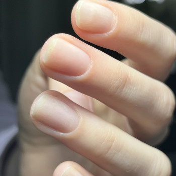 Манікюр
                    Мастер маникюра Дарья Киев