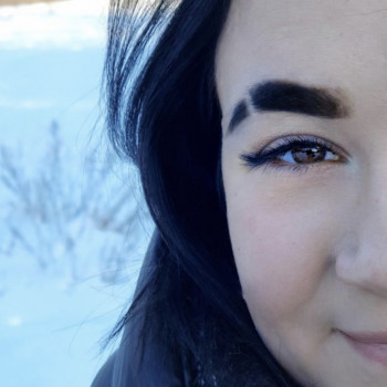 На данном фото L изгиб, цвет - чёрный, густота 3д, эффект ли