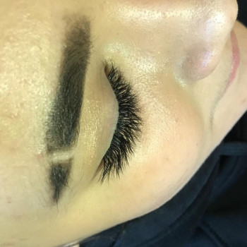 На данном фото L изгиб, эффект лисичка, цвет -чёрный, густот