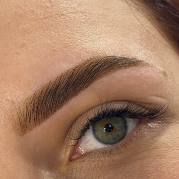 Корекція та фарбування брів