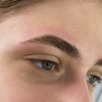 Корекція брів