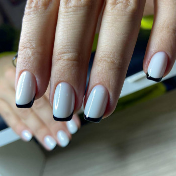 Манікюр зі зняттям та покриттям
                    Салон красоты Fargo Киев