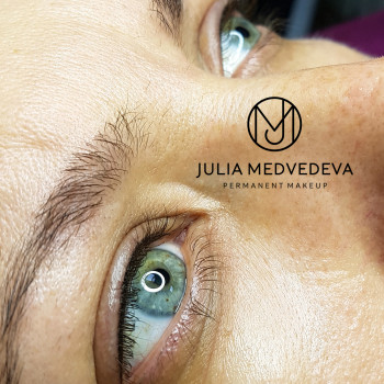 Перманентный макияж (татуаж) - межресничка
                    Бровист Юлия Харьков