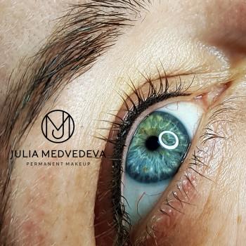 Перманентный макияж (татуаж) - межресничка
                    Бровист Юлия Харьков