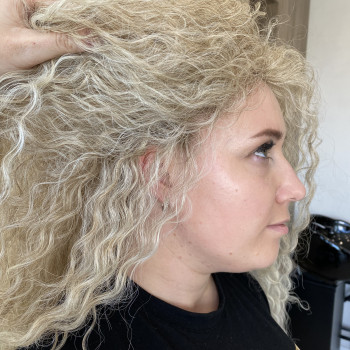 Афрокудрі Київ 3900 грн з матеріалом з наявності
                    Перукар Надежда Київ