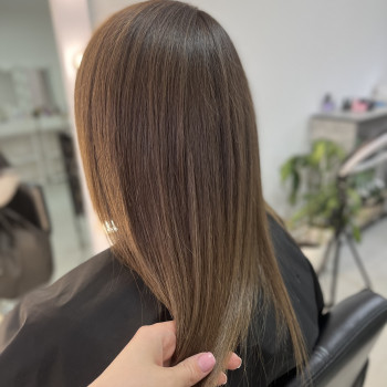 Окрашивание корней
                    Перукар-колорист Ирина Вишневе