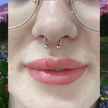 Пирсинг
                    Мастер по пирсингу Алиса Одесса