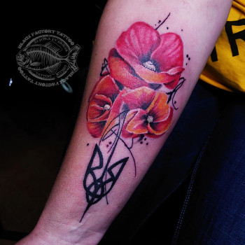 Тату кольорові мак герб України, фото - Тату майстер Альона Iванник