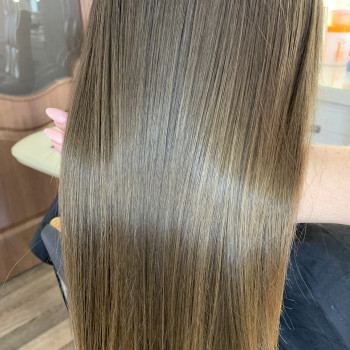 Кератинове вирівнювання
                    Перукар-візажист Христя Львів