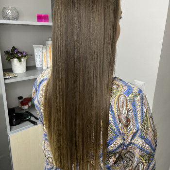Кератинове вирівнювання
                    Перукар-візажист Христя Львів