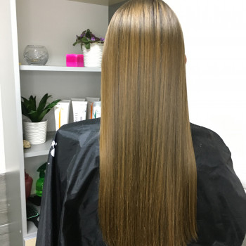 Ботокс для волосся
                    Перукар-візажист Христя Львів