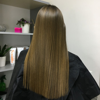 Ботокс для волосся
                    Перукар-візажист Христя Львів