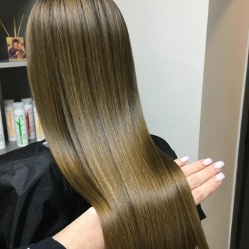 Ботокс для волосся
                    Перукар-візажист Христя Львів