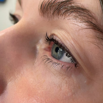 Ламінування та фарбування вій
На 1,5-2 місяці за 1 год