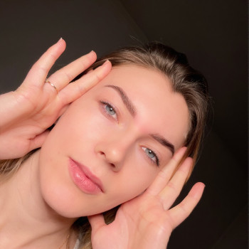 Корекція +фарбування брів 
(Перекриття старого татуажу)