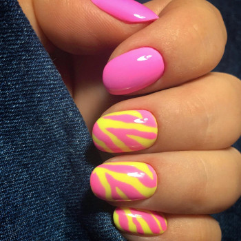 Розовый маникюр с принтами, фото - Мастер маникюра Инна Мацко