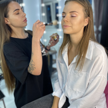 Аренда рабочего места для Бровиста/Визажиста
                    Салон краси MOONMOOD Одеса