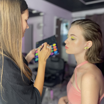 Аренда рабочего места для Бровиста/Визажиста
                    Салон краси MOONMOOD Одеса