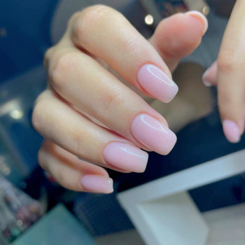 Манікюр зі зняттям та покриттям
                    Салон красоты Fargo Киев