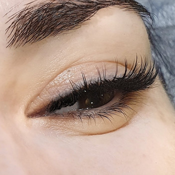 Нарощування вій