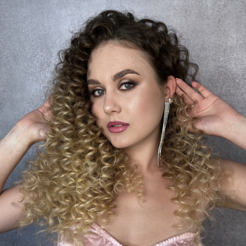 Макіяж і зачіска в чотири руки з перукарем-стилістои