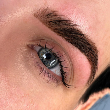 Ламінування і фарбування брів