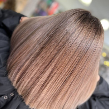 Женская стрижка укладка волос карамельный цвет прямые волосы, фото - салон красоты BEAUTY PRO SALON