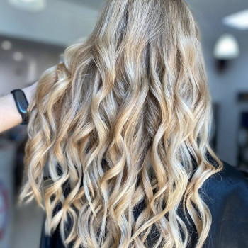 Укладка волос блонд пшеничный цвет женская прическа, фото - салон красоты BEAUTY PRO SALON