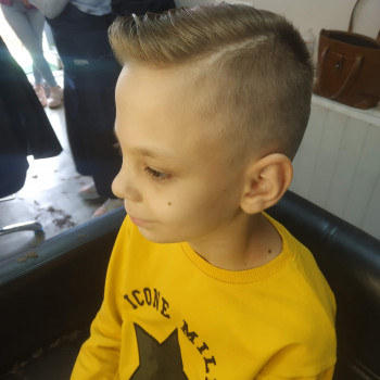 Стрижка мужская
                    Салон краси BESTIЯ Бориспіль