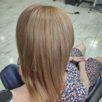 Фарбування волосся в один тон
                    Перукар-колорист Олеся Дніпро