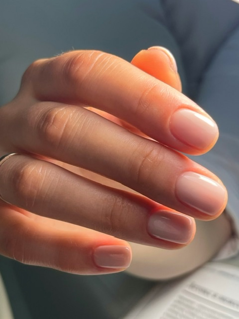 Ніжний манікюр нюдовий світлий, фото - Студія краси Beauty Bar