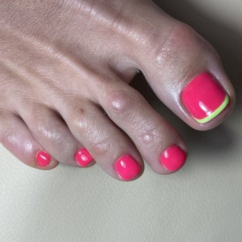 Педикюр з покриттям
                    Салон красоты Beauty Bar Винница