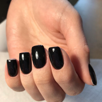 Черный маникюр на квадратные ногти однотонный (монохромный), фото - Бровист Марина Гринюк
