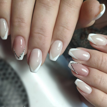 Нарощування нігтів
                    Мастер маникюра Виктория Киев