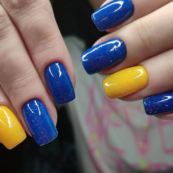 Нарощування нігтів
                    Мастер маникюра Виктория Киев