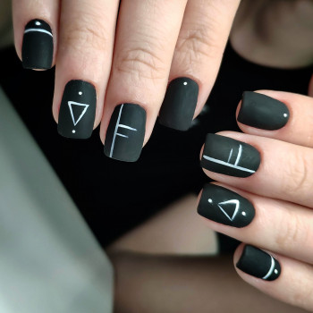 Нарощування нігтів
                    Мастер маникюра Виктория Киев