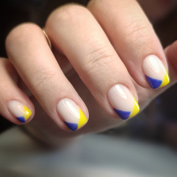 Манікюр з дизайном
                    Майстер манікюру Виктория Київ