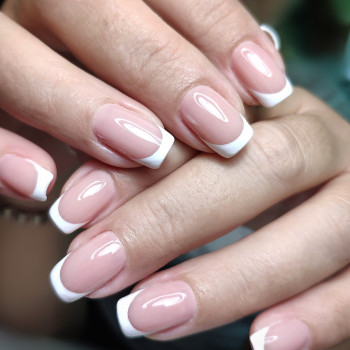 Манікюр з дизайном
                    Майстер манікюру Виктория Київ