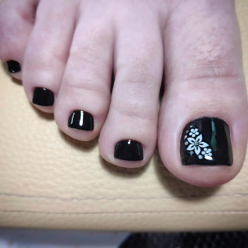 Педикюр
                    Мастер маникюра Виктория Киев