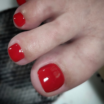 Повний педикюр з покриттям
                    Майстер манікюру Виктория Київ