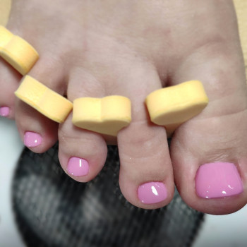 Повний педикюр з покриттям
                    Майстер манікюру Виктория Київ