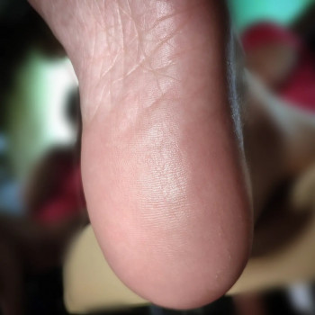 Повний педикюр з покриттям
                    Майстер манікюру Виктория Київ