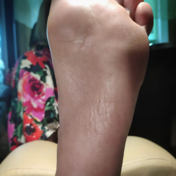 Повний педикюр з покриттям
                    Майстер манікюру Виктория Київ