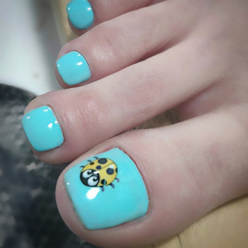 Повний педикюр з покриттям
                    Майстер манікюру Виктория Київ