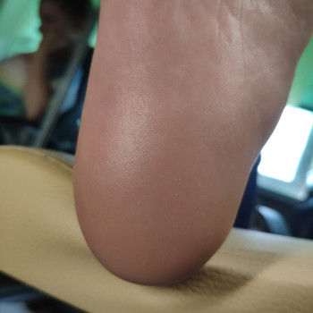 Повний педикюр з покриттям
                    Майстер манікюру Виктория Київ