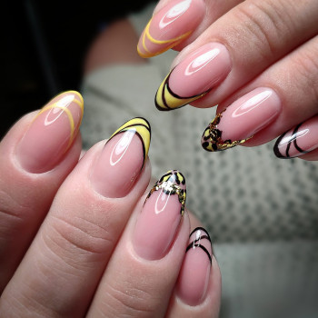 Манікюр літо жовтий зі смужками, фото - Майстер манікюру Вікторія