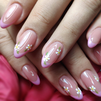Ніжний манікюр світлий з квітами, фото - Майстер манікюру Вікторія