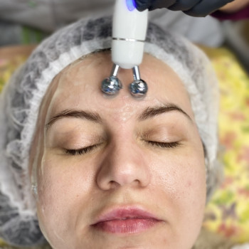 Массаж лица
                    Косметолог-инъекционист Виктория Киев