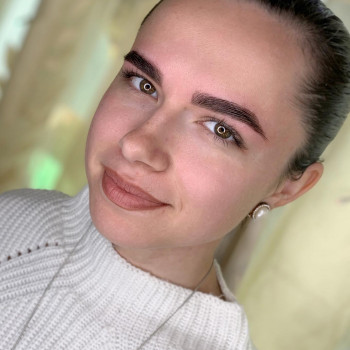 Моделювання та фарбування брів
                    Мастер перманентного макияжа Александра Кривой Рог