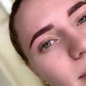 Моделювання та фарбування брів
                    Мастер перманентного макияжа Александра Кривой Рог